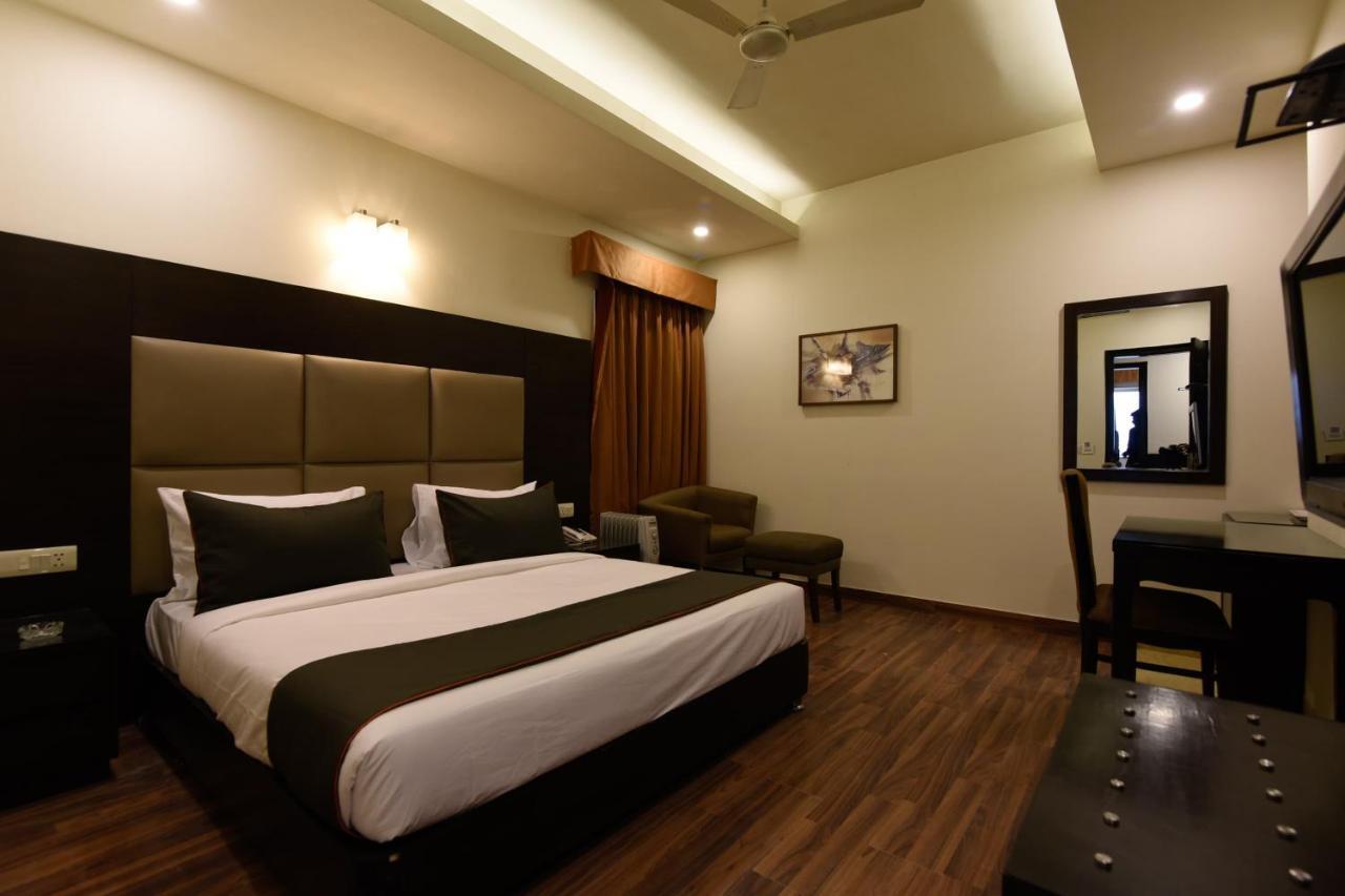 Hotel Collection O 39727 Tidel Park à Pilamedu Extérieur photo
